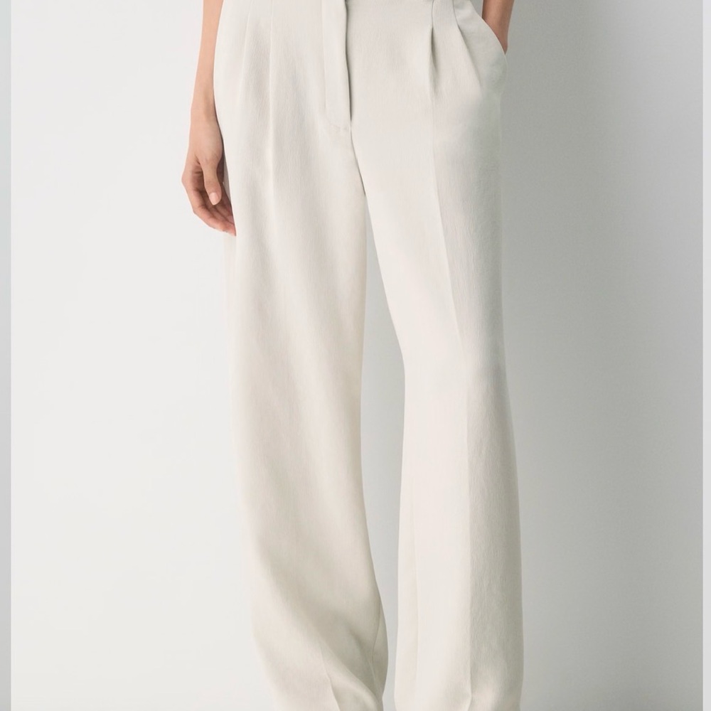 Aritzia Off-White Effortless Pant